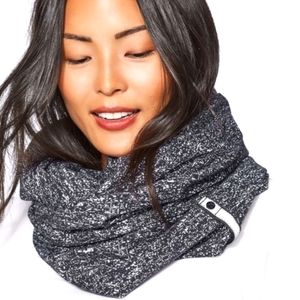 NWT Lululemon Vinyasa Scarf Customizable Cozy Soft Snap Black White